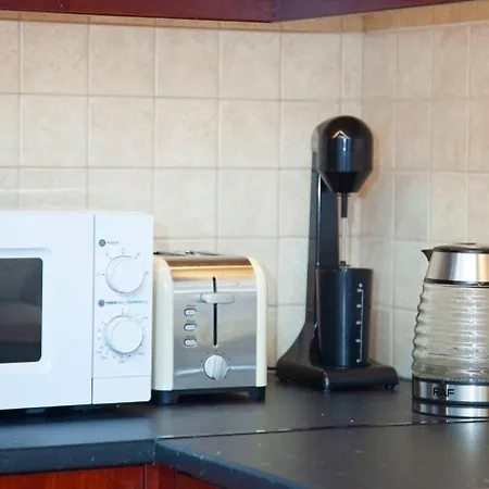 3 Bedrooms, Ground Floor, Quiet Heart Of Downtown דירה *
