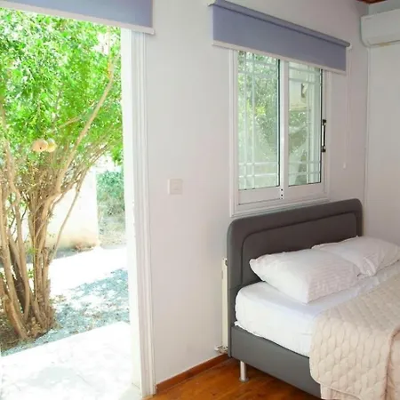 דירה 3 Bedrooms, Ground Floor, Quiet Heart Of Downtown *