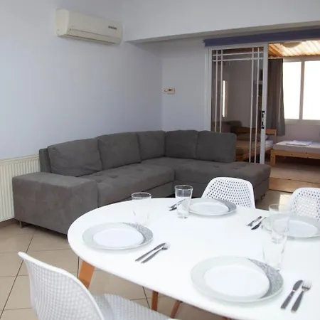 דירה 3 Bedrooms, Ground Floor, Quiet Heart Of Downtown