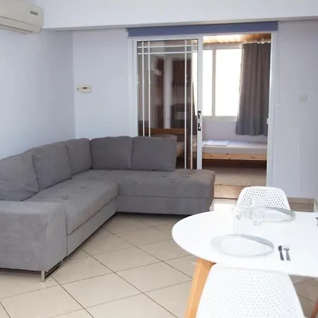 דירה 3 Bedrooms, Ground Floor, Quiet Heart Of Downtown