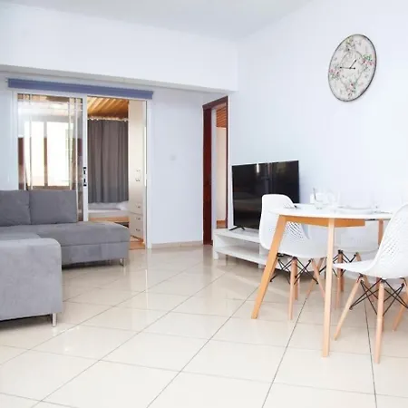 3 Bedrooms, Ground Floor, Quiet Heart Of Downtown פאפוס