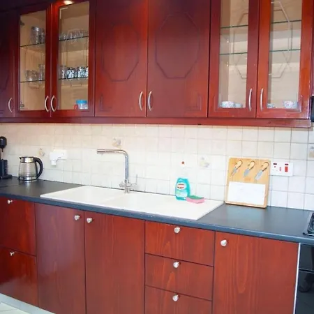 3 Bedrooms, Ground Floor, Quiet Heart Of Downtown דירה *