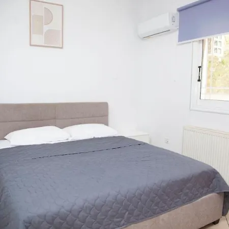 דירה 3 Bedrooms, Ground Floor, Quiet Heart Of Downtown *