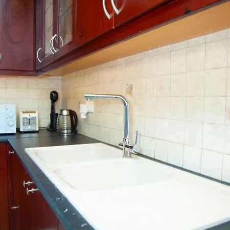 דירה 3 Bedrooms, Ground Floor, Quiet Heart Of Downtown