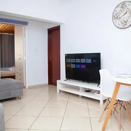 3 Bedrooms, Ground Floor, Quiet Heart Of Downtown