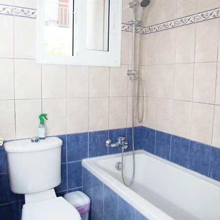 דירה 3 Bedrooms, Ground Floor, Quiet Heart Of Downtown
