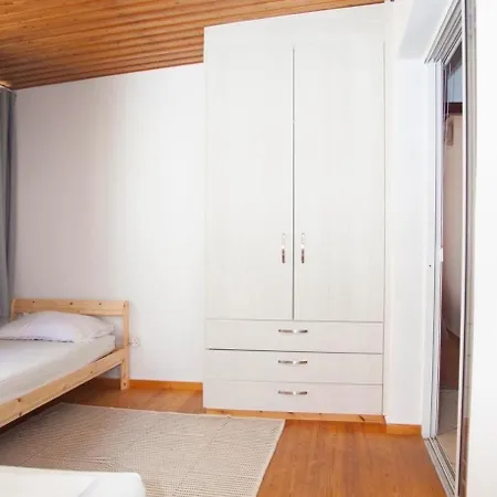 3 Bedrooms, Ground Floor, Quiet Heart Of Downtown דירה