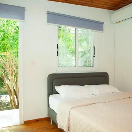 3 Bedrooms, Ground Floor, Quiet Heart Of Downtown דירה פאפוס